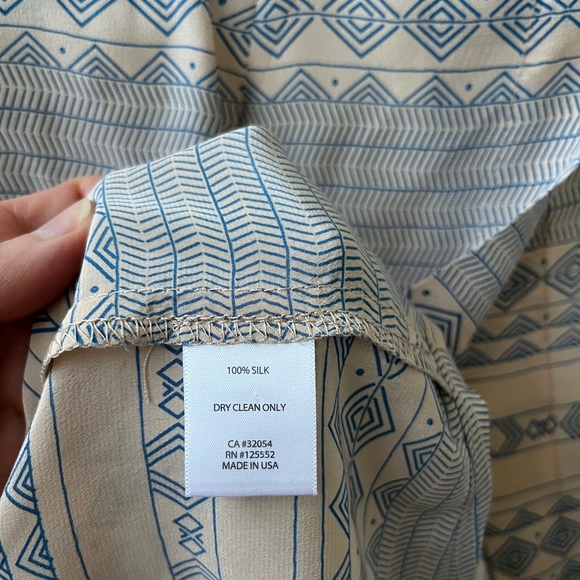 LAILA & SAVANNAH 100% Silk Flyaway Back Blouse - Picture 5 of 6